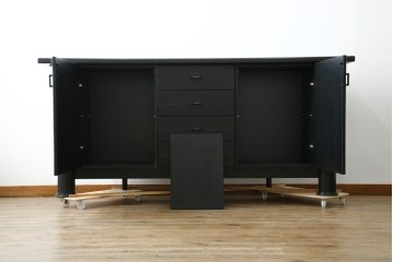 中古　美品　イタリア製　i4MARIANI(クアトロ・マリアーニ)　本革(レザー)　機能的でスタイリッシュなサイドボード　定価約200万円　(R-084408)