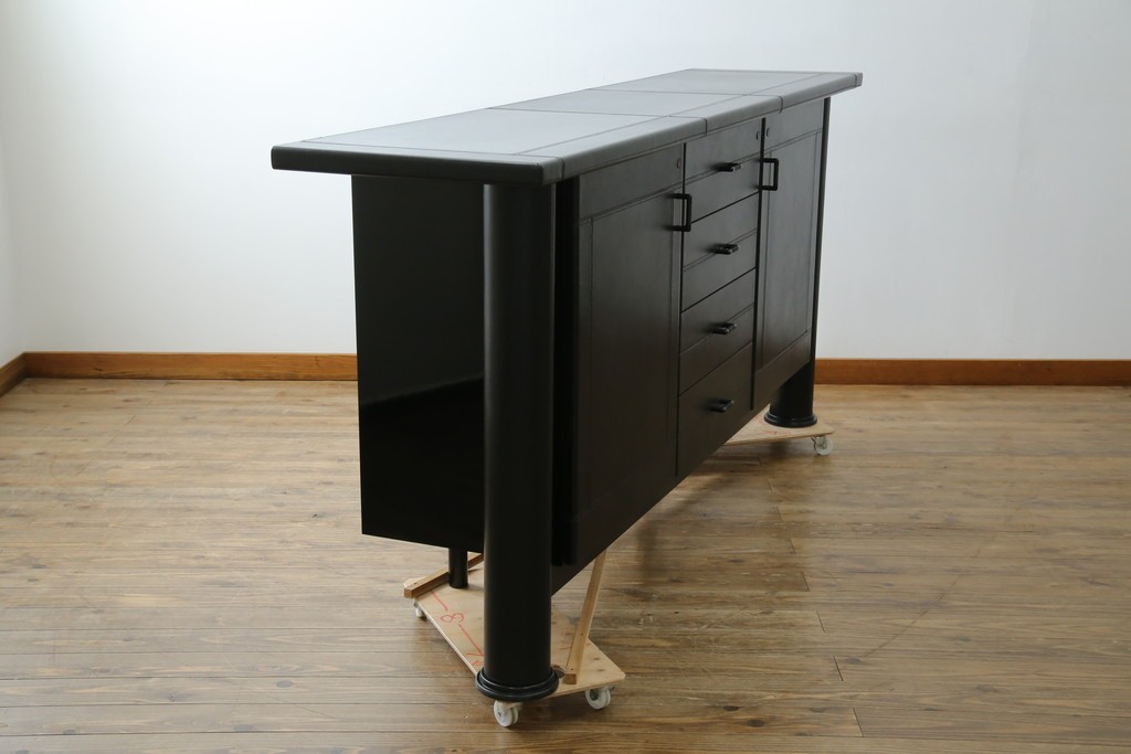 中古　美品　イタリア製　i4MARIANI(クアトロ・マリアーニ)　本革(レザー)　機能的でスタイリッシュなサイドボード　定価約200万円　(R-084408)