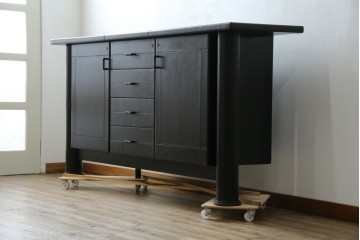 中古　美品　イタリア製　i4MARIANI(クアトロ・マリアーニ)　本革(レザー)　機能的でスタイリッシュなサイドボード　定価約200万円　(R-084408)