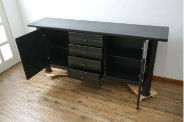 中古　美品　イタリア製　i4MARIANI(クアトロ・マリアーニ)　本革(レザー)　機能的でスタイリッシュなサイドボード　定価約200万円　(R-084408)