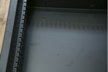 中古　美品　イタリア製　i4MARIANI(クアトロ・マリアーニ)　本革(レザー)　機能的でスタイリッシュなサイドボード　定価約200万円　(R-084408)