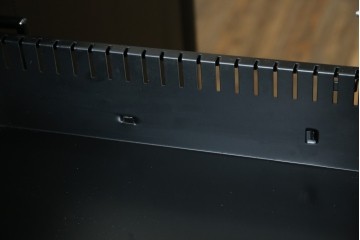 中古　美品　イタリア製　i4MARIANI(クアトロ・マリアーニ)　本革(レザー)　機能的でスタイリッシュなサイドボード　定価約200万円　(R-084408)