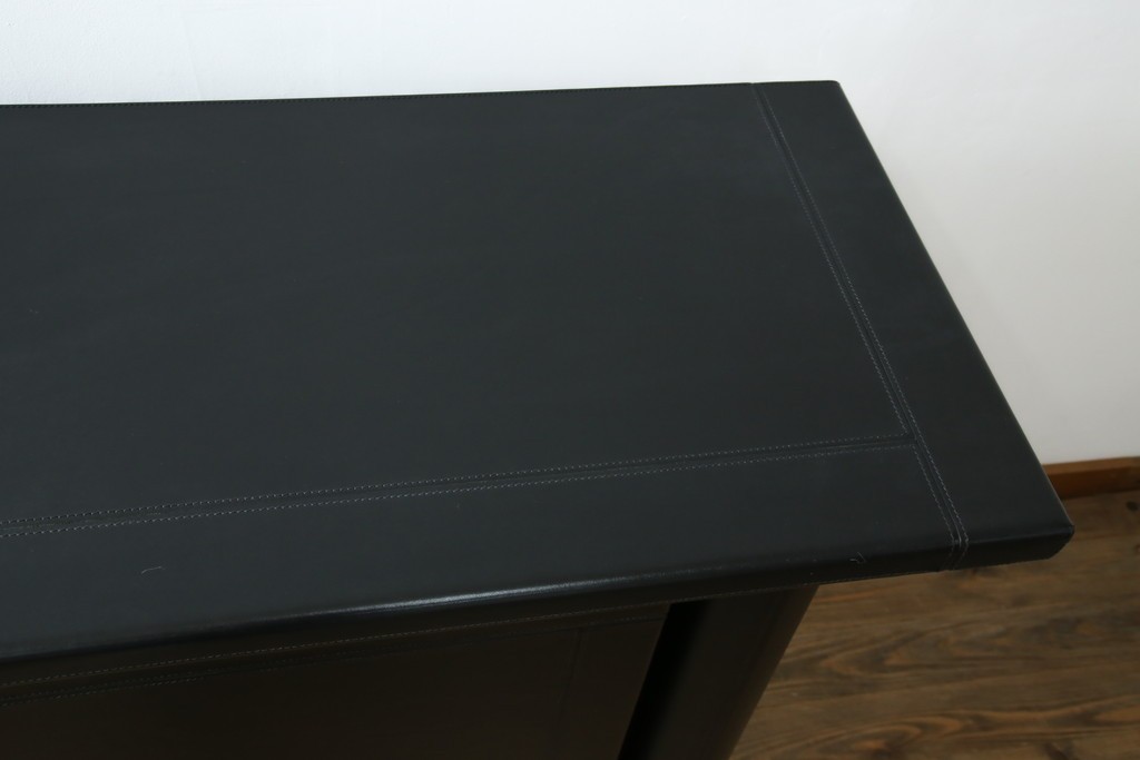 中古　美品　イタリア製　i4MARIANI(クアトロ・マリアーニ)　本革(レザー)　機能的でスタイリッシュなサイドボード　定価約200万円　(R-084408)