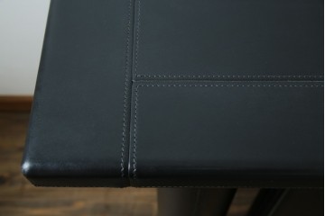 中古　美品　イタリア製　i4MARIANI(クアトロ・マリアーニ)　本革(レザー)　機能的でスタイリッシュなサイドボード　定価約200万円　(R-084408)