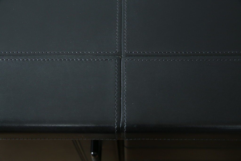 中古　美品　イタリア製　i4MARIANI(クアトロ・マリアーニ)　本革(レザー)　機能的でスタイリッシュなサイドボード　定価約200万円　(R-084408)