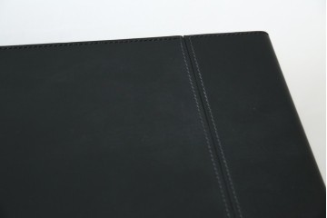 中古　美品　イタリア製　i4MARIANI(クアトロ・マリアーニ)　本革(レザー)　機能的でスタイリッシュなサイドボード　定価約200万円　(R-084408)