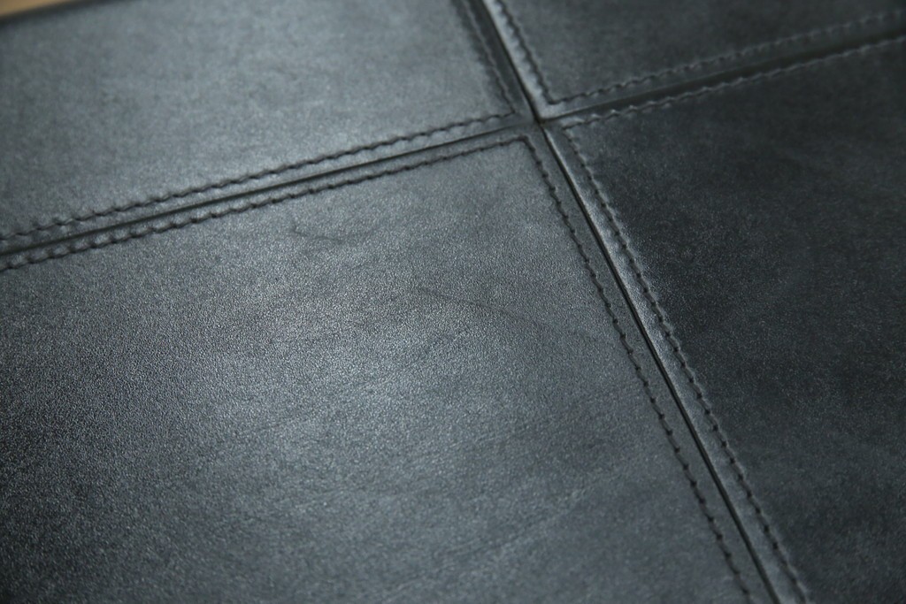 中古　美品　イタリア製　i4MARIANI(クアトロ・マリアーニ)　本革(レザー)　機能的でスタイリッシュなサイドボード　定価約200万円　(R-084408)