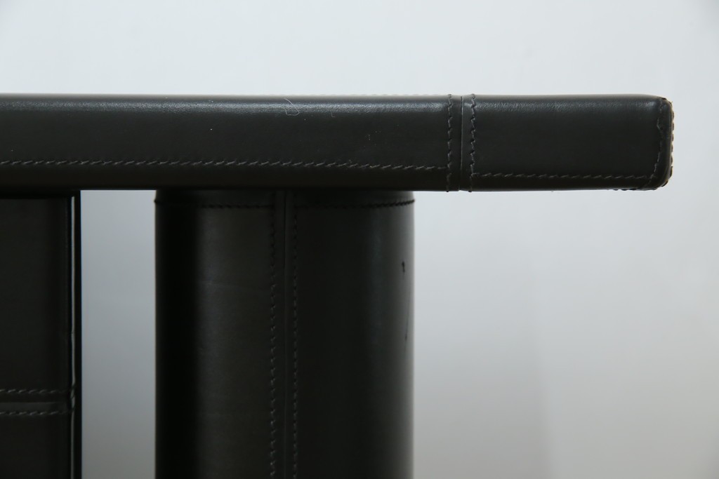 中古　美品　イタリア製　i4MARIANI(クアトロ・マリアーニ)　本革(レザー)　機能的でスタイリッシュなサイドボード　定価約200万円　(R-084408)