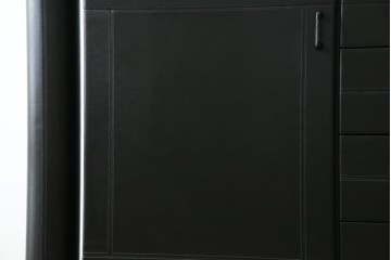 中古　美品　イタリア製　i4MARIANI(クアトロ・マリアーニ)　本革(レザー)　機能的でスタイリッシュなサイドボード　定価約200万円　(R-084408)