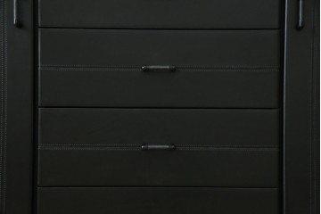 中古　美品　イタリア製　i4MARIANI(クアトロ・マリアーニ)　本革(レザー)　機能的でスタイリッシュなサイドボード　定価約200万円　(R-084408)