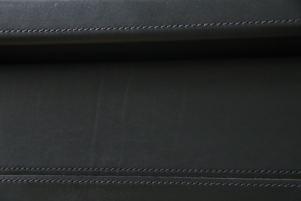 中古　美品　イタリア製　i4MARIANI(クアトロ・マリアーニ)　本革(レザー)　機能的でスタイリッシュなサイドボード　定価約200万円　(R-084408)