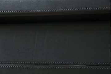 中古　美品　イタリア製　i4MARIANI(クアトロ・マリアーニ)　本革(レザー)　機能的でスタイリッシュなサイドボード　定価約200万円　(R-084408)