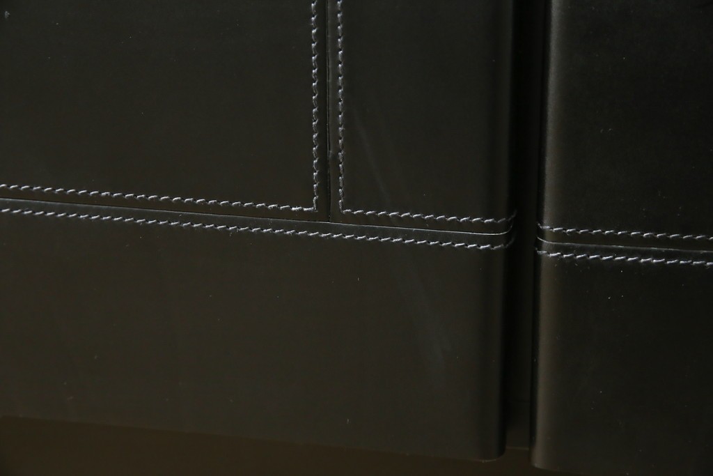 中古　美品　イタリア製　i4MARIANI(クアトロ・マリアーニ)　本革(レザー)　機能的でスタイリッシュなサイドボード　定価約200万円　(R-084408)