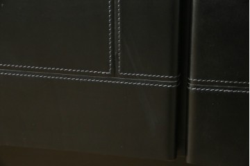 中古　美品　イタリア製　i4MARIANI(クアトロ・マリアーニ)　本革(レザー)　機能的でスタイリッシュなサイドボード　定価約200万円　(R-084408)