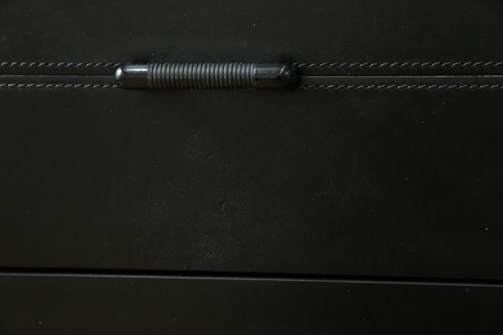 中古　美品　イタリア製　i4MARIANI(クアトロ・マリアーニ)　本革(レザー)　機能的でスタイリッシュなサイドボード　定価約200万円　(R-084408)