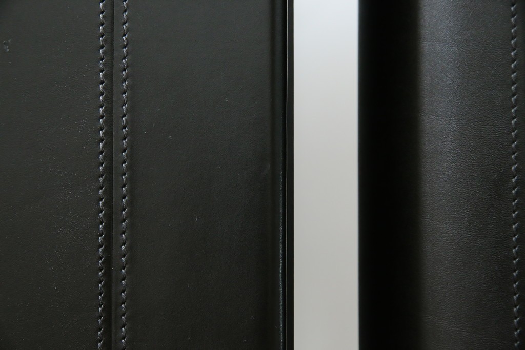 中古　美品　イタリア製　i4MARIANI(クアトロ・マリアーニ)　本革(レザー)　機能的でスタイリッシュなサイドボード　定価約200万円　(R-084408)