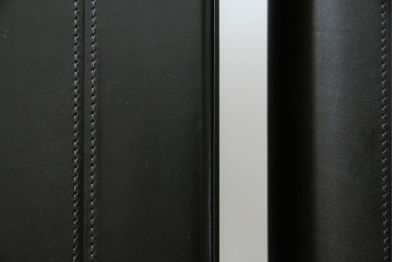 中古　美品　イタリア製　i4MARIANI(クアトロ・マリアーニ)　本革(レザー)　機能的でスタイリッシュなサイドボード　定価約200万円　(R-084408)