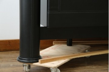 中古　美品　イタリア製　i4MARIANI(クアトロ・マリアーニ)　本革(レザー)　機能的でスタイリッシュなサイドボード　定価約200万円　(R-084408)