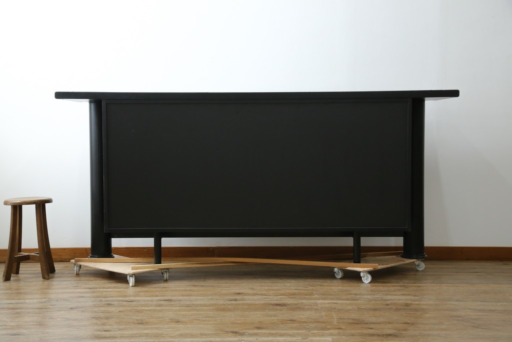 中古　美品　イタリア製　i4MARIANI(クアトロ・マリアーニ)　本革(レザー)　機能的でスタイリッシュなサイドボード　定価約200万円　(R-084408)