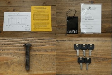 中古　美品　イタリア製　i4MARIANI(クアトロ・マリアーニ)　本革(レザー)　機能的でスタイリッシュなサイドボード　定価約200万円　(R-084408)