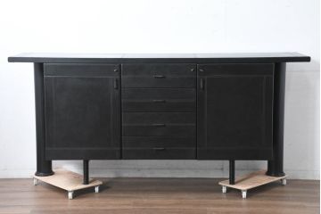 中古　美品　イタリア製　i4MARIANI(クアトロ・マリアーニ)　本革(レザー)　機能的でスタイリッシュなサイドボード(サイドキャビネット、収納棚、戸棚、リビングボード)(定価約200万円)(R-084408)