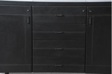 中古　美品　イタリア製　i4MARIANI(クアトロ・マリアーニ)　本革(レザー)　機能的でスタイリッシュなサイドボード(サイドキャビネット、収納棚、戸棚、リビングボード)(定価約200万円)(R-084408)