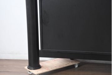 中古　美品　イタリア製　i4MARIANI(クアトロ・マリアーニ)　本革(レザー)　機能的でスタイリッシュなサイドボード(サイドキャビネット、収納棚、戸棚、リビングボード)(定価約200万円)(R-084408)