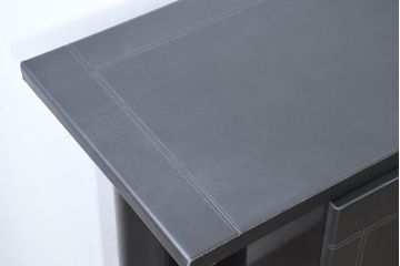 中古　美品　イタリア製　i4MARIANI(クアトロ・マリアーニ)　本革(レザー)　機能的でスタイリッシュなサイドボード(サイドキャビネット、収納棚、戸棚、リビングボード)(定価約200万円)(R-084408)