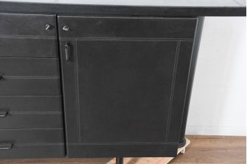 中古　美品　イタリア製　i4MARIANI(クアトロ・マリアーニ)　本革(レザー)　機能的でスタイリッシュなサイドボード(サイドキャビネット、収納棚、戸棚、リビングボード)(定価約200万円)(R-084408)