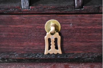 中国ビンテージ　花梨(カリン)材　唐木　寿字文(じゅじもん)入り　縁起の良い彫刻装飾が施されたライティングビューロー(簿記机、ワークデスク、在宅用、在宅ワーク用、サイドチェスト、引き出し、ヴィンテージ)(R-084409)