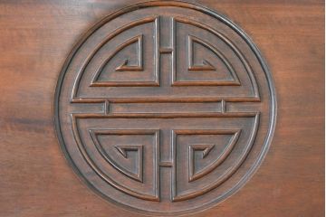 中国ビンテージ　花梨(カリン)材　唐木　寿字文(じゅじもん)入り　縁起の良い彫刻装飾が施されたライティングビューロー(簿記机、ワークデスク、在宅用、在宅ワーク用、サイドチェスト、引き出し、ヴィンテージ)(R-084409)