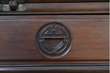 中国ビンテージ　花梨(カリン)材　唐木　寿字文(じゅじもん)入り　縁起の良い彫刻装飾が施されたライティングビューロー(簿記机、ワークデスク、在宅用、在宅ワーク用、サイドチェスト、引き出し、ヴィンテージ)(R-084409)