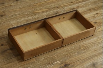 和製アンティーク　昭和レトロ　樺(カバ)材　意匠にこだわりを感じる作りの良い本箱　(R-084413)