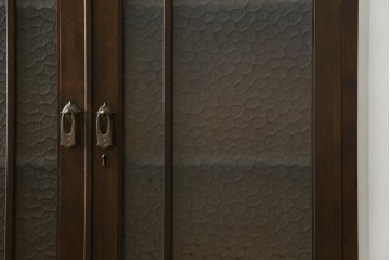和製アンティーク　昭和レトロ　樺(カバ)材　意匠にこだわりを感じる作りの良い本箱　(R-084413)