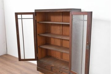 和製アンティーク　昭和レトロ　樺(カバ)材　意匠にこだわりを感じる作りの良い本箱(ブックケース、本棚、書棚、収納棚、戸棚、キャビネット、食器棚、カップボード)(R-084413)