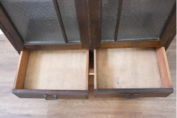 和製アンティーク　昭和レトロ　樺(カバ)材　意匠にこだわりを感じる作りの良い本箱(ブックケース、本棚、書棚、収納棚、戸棚、キャビネット、食器棚、カップボード)(R-084413)