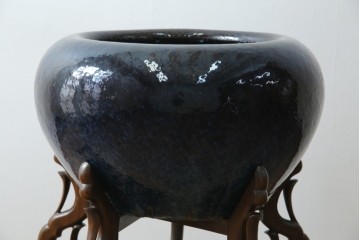 中国　唐木台付き　職人技が光る!美しい海鼠釉(なまこゆう)の特大火鉢　(R-084415)