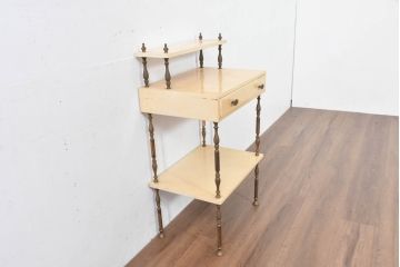 イタリアビンテージ　高級家具　アルド・トゥーラ(ALDO TURA)　仔山羊革張り　優雅な縦ラインを強調する三層構造と繊細な装飾脚が魅力的なサイドキャビネット(コンソールテーブル、サイドテーブル、飾り棚、ヴィンテージ)(R-084416)
