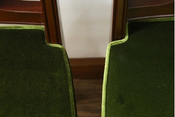 中古　美品　神戸洋家具　メープル不二屋　上品な佇まいが魅力的なダイニングチェア2脚セット　(R-084420)