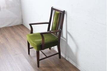 中古　神戸洋家具　メープル不二屋　上品な佇まいが魅力的なアームチェア2脚セット(ダイニングチェア、椅子、イス、ばら売り可能)(R-084421)