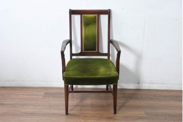 中古　神戸洋家具　メープル不二屋　上品な佇まいが魅力的なアームチェア2脚セット(ダイニングチェア、椅子、イス、ばら売り可能)(R-084421)