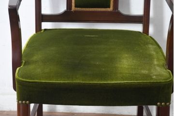 中古　神戸洋家具　メープル不二屋　上品な佇まいが魅力的なアームチェア2脚セット(ダイニングチェア、椅子、イス、ばら売り可能)(R-084421)