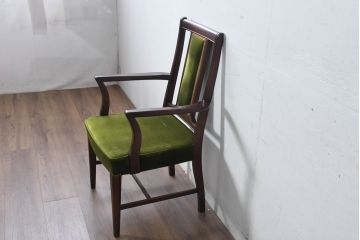 中古　神戸洋家具　メープル不二屋　上品な佇まいが魅力的なアームチェア2脚セット(ダイニングチェア、椅子、イス、ばら売り可能)(R-084421)