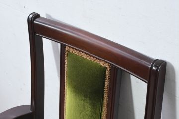 中古　神戸洋家具　メープル不二屋　上品な佇まいが魅力的なアームチェア2脚セット(ダイニングチェア、椅子、イス、ばら売り可能)(R-084421)