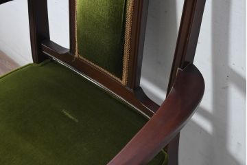 中古　神戸洋家具　メープル不二屋　上品な佇まいが魅力的なアームチェア2脚セット(ダイニングチェア、椅子、イス、ばら売り可能)(R-084421)