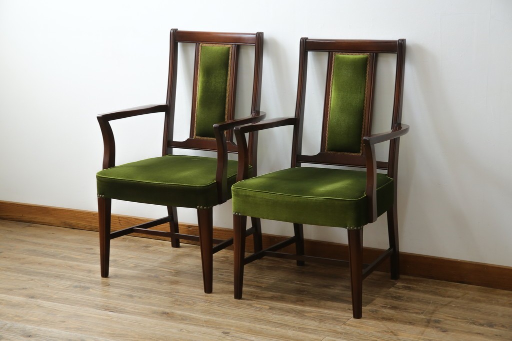 中古　神戸洋家具　メープル不二屋　上品な佇まいが魅力的なアームチェア2脚セット　(R-084421)