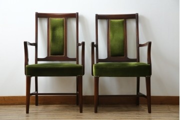 中古　神戸洋家具　メープル不二屋　上品な佇まいが魅力的なアームチェア2脚セット　(R-084421)