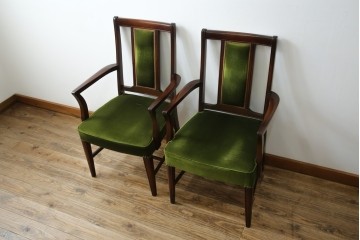 中古　神戸洋家具　メープル不二屋　上品な佇まいが魅力的なアームチェア2脚セット　(R-084421)