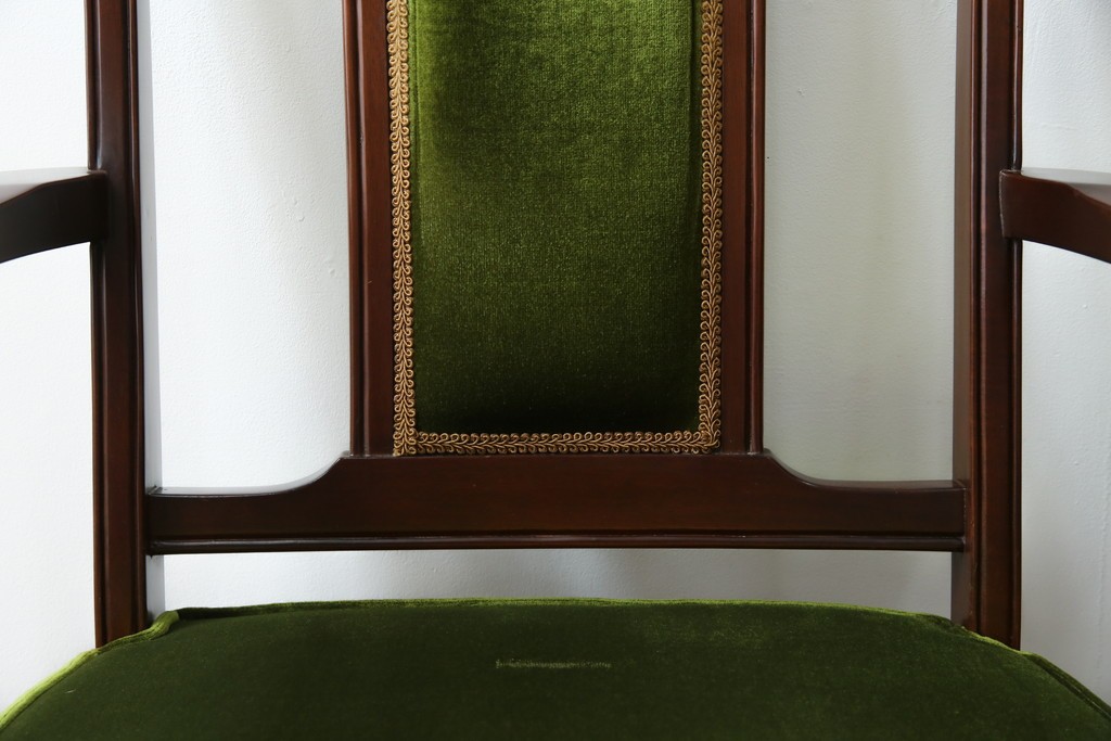 中古　神戸洋家具　メープル不二屋　上品な佇まいが魅力的なアームチェア2脚セット　(R-084421)