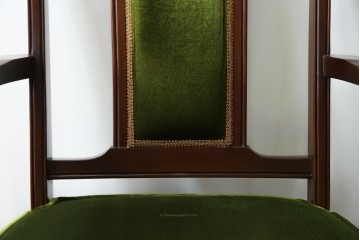 中古　神戸洋家具　メープル不二屋　上品な佇まいが魅力的なアームチェア2脚セット　(R-084421)